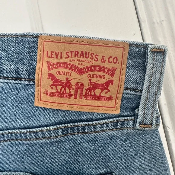 Levi's High Rise High Waisted Mom Blue Jeans Women’s Size 32 - Picture 5 of 5